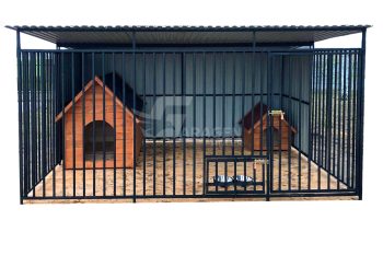 Hundezwinger 3x3m – Holzboden – Wände mit Blech verkleidet – Drehbare Futternäpfe – GP386