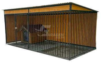 Hundezwinger 4x2m – Windschutz – Wände mit Holz verkleidet – Dach mit Gefälle nach hinten – GP405